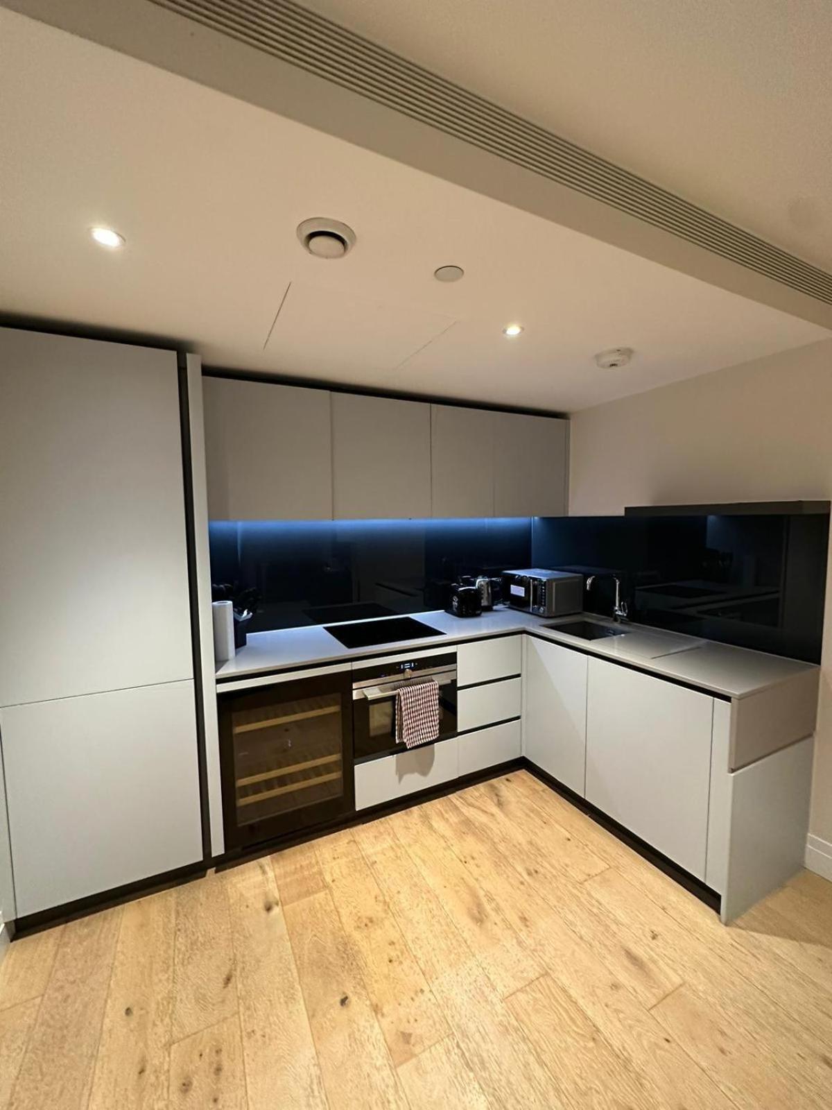 1 Bed Flat In Vauxhall Next To Battersea * Londra